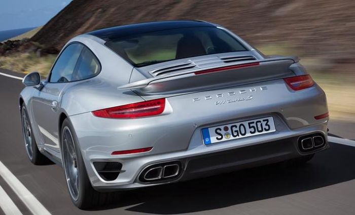 Porsche continua il successo per il costruttore di vetture sportive 001