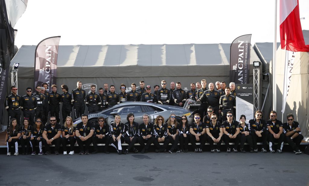 LBST Europe Drivers & Squadra Corse Team with the new Huracan