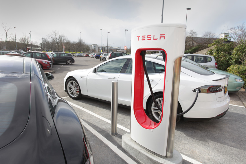 Tesla Opens 20th Supercharger Station in the UK