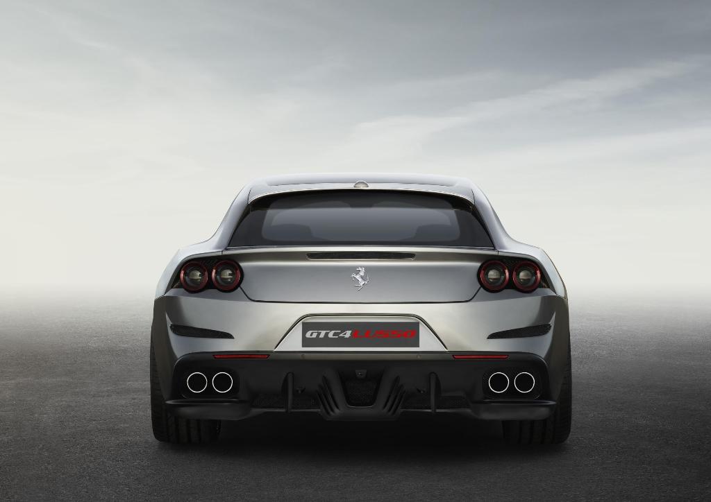 1135851_Ferrari_GTC4Lusso_rear_LR